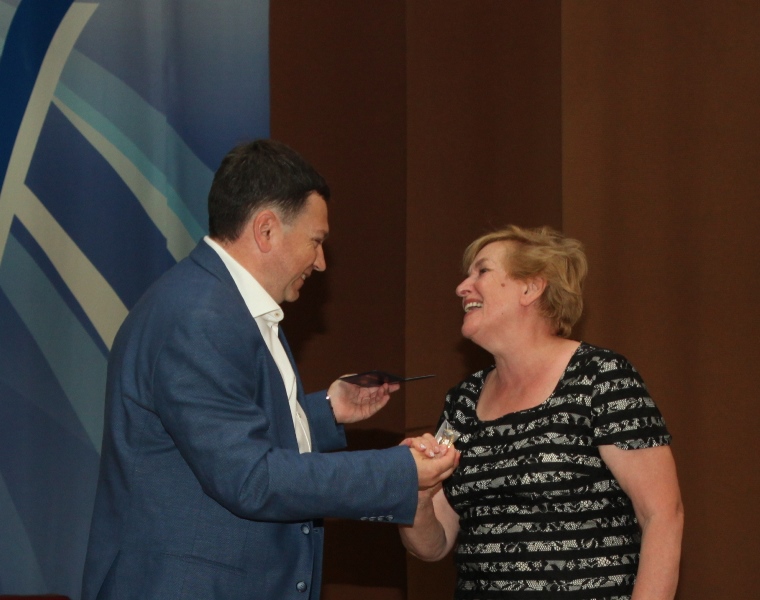 Вручення нагрудного знаку В.А.Поліщук